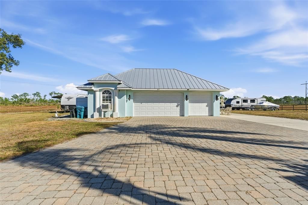 For Sale: $1,600,000 (4 beds, 3 baths, 3717 Square Feet)