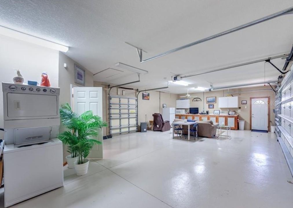 For Sale: $1,600,000 (4 beds, 3 baths, 3717 Square Feet)