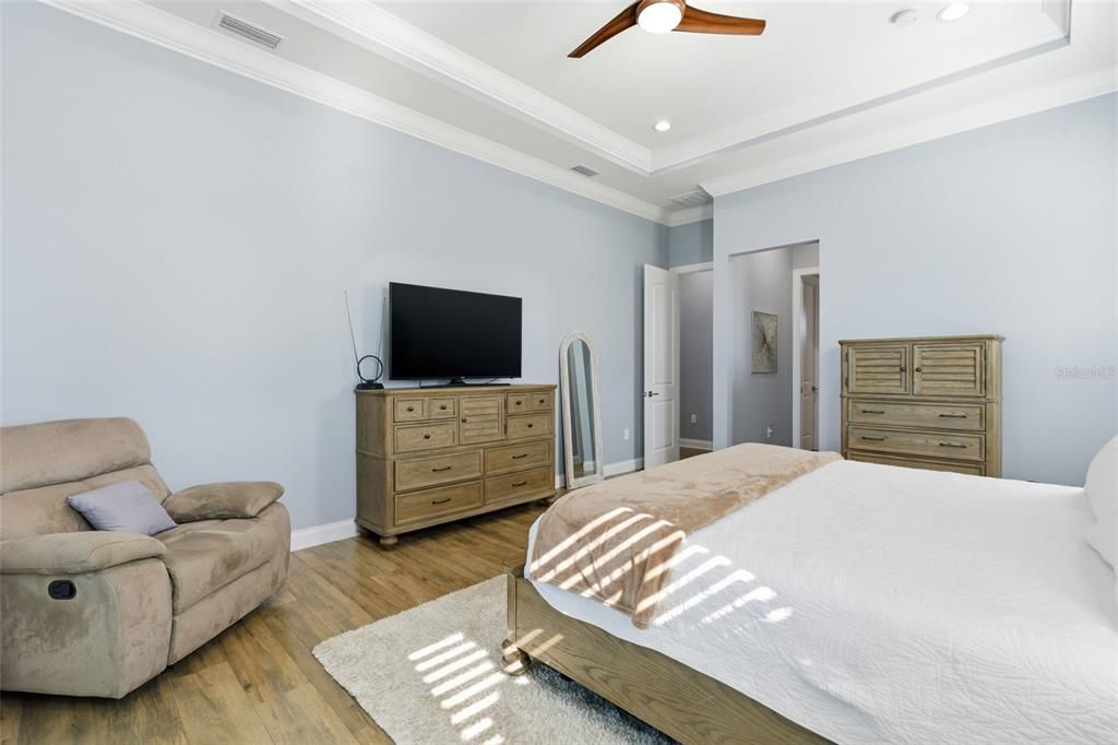 For Sale: $1,600,000 (4 beds, 3 baths, 3717 Square Feet)