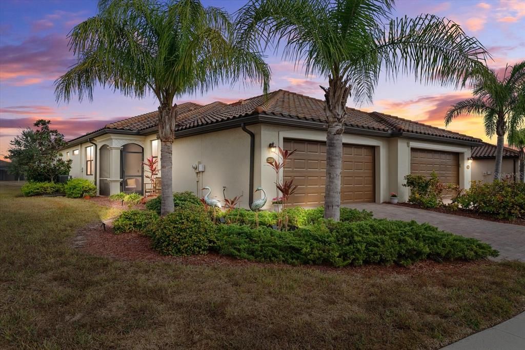 For Sale: $330,000 (2 beds, 2 baths, 1568 Square Feet)