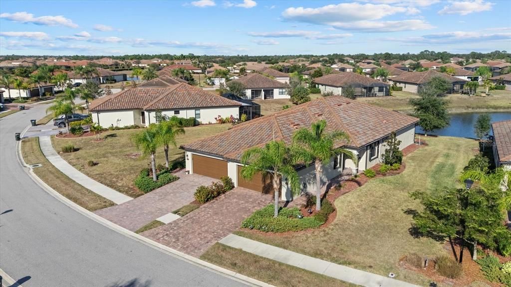 For Sale: $330,000 (2 beds, 2 baths, 1568 Square Feet)