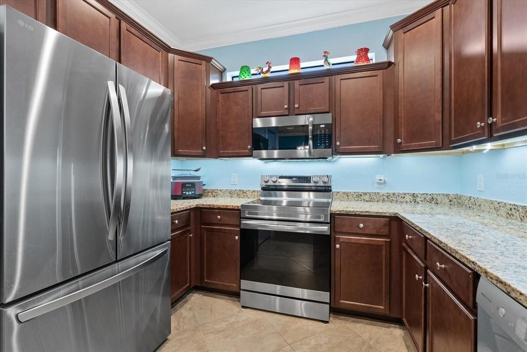 For Sale: $330,000 (2 beds, 2 baths, 1568 Square Feet)