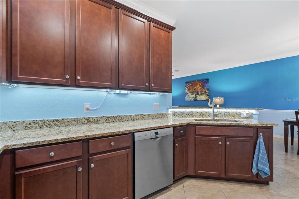 For Sale: $330,000 (2 beds, 2 baths, 1568 Square Feet)