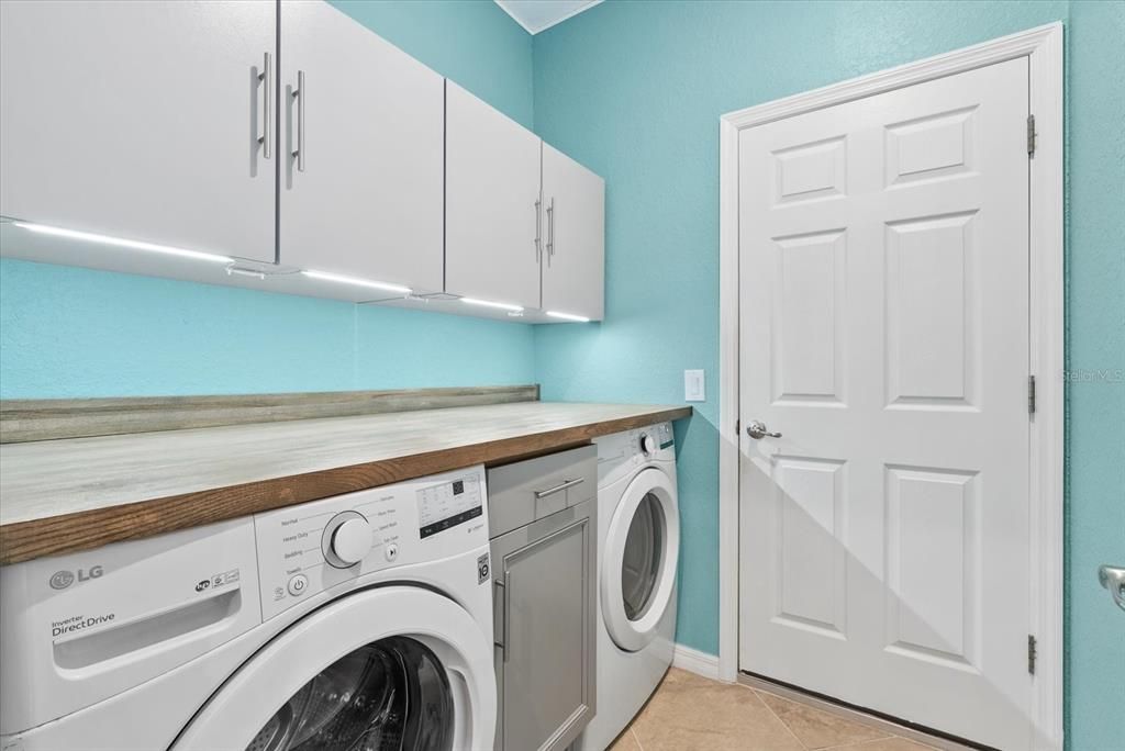 For Sale: $330,000 (2 beds, 2 baths, 1568 Square Feet)