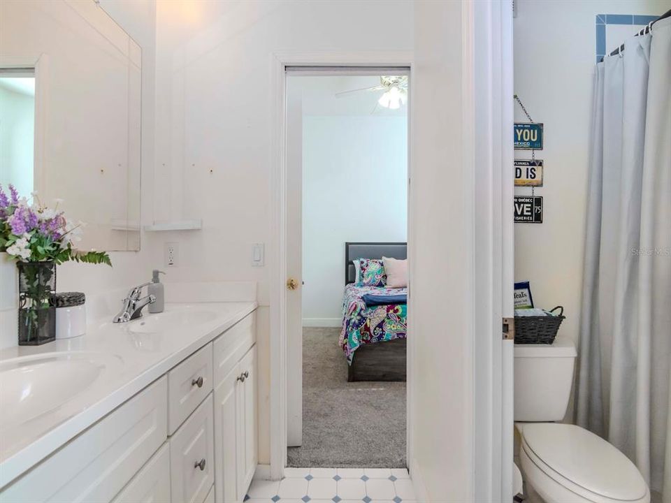 For Sale: $1,399,900 (3 beds, 3 baths, 2501 Square Feet)