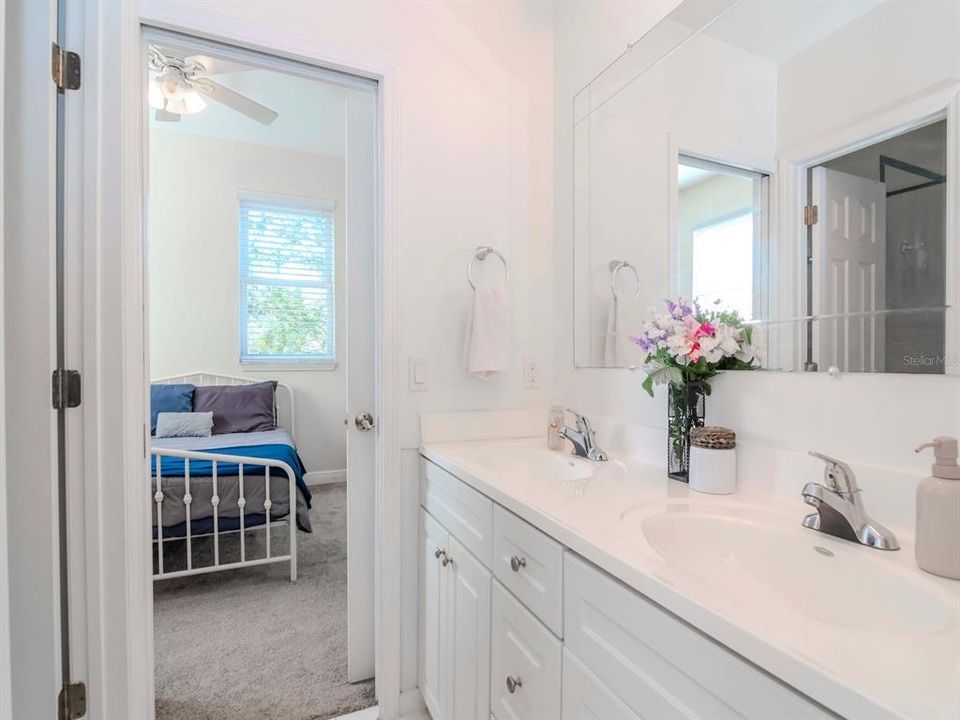 For Sale: $1,399,900 (3 beds, 3 baths, 2501 Square Feet)