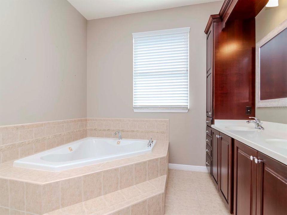 For Sale: $1,399,900 (3 beds, 3 baths, 2501 Square Feet)