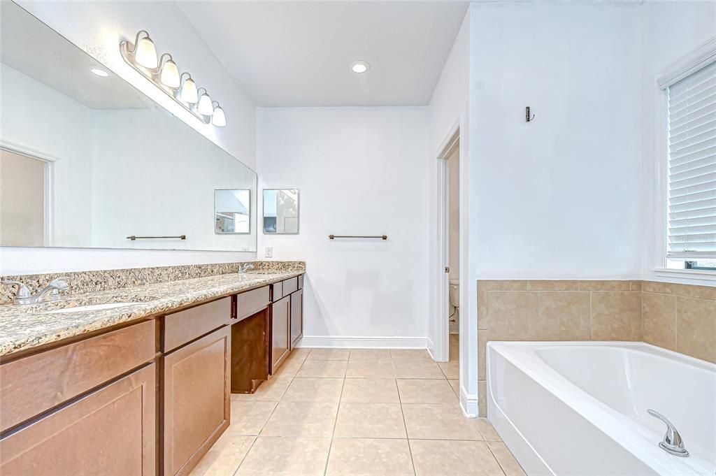 For Sale: $365,000 (4 beds, 2 baths, 2161 Square Feet)