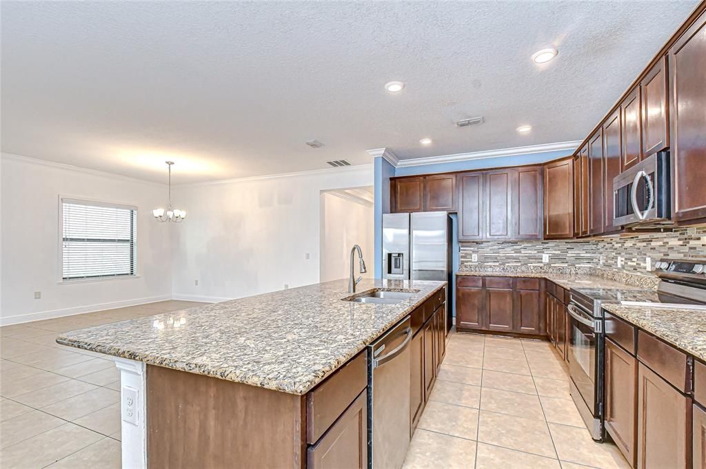 For Sale: $365,000 (4 beds, 2 baths, 2161 Square Feet)