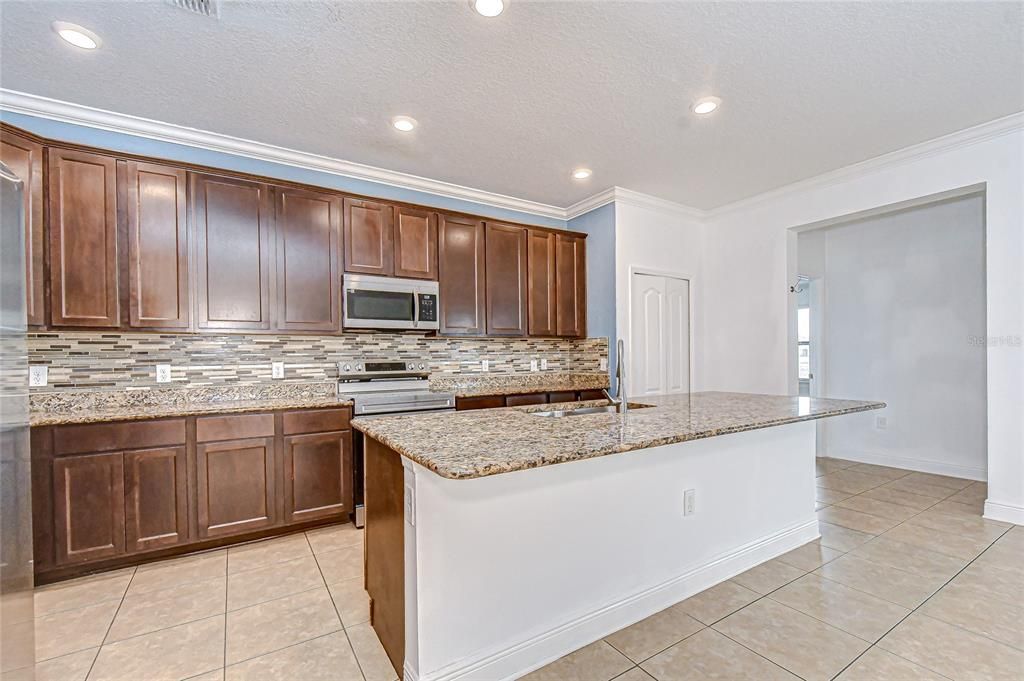 For Sale: $365,000 (4 beds, 2 baths, 2161 Square Feet)