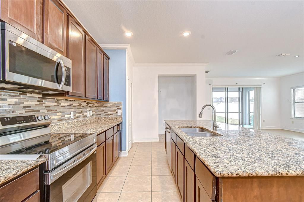 For Sale: $365,000 (4 beds, 2 baths, 2161 Square Feet)