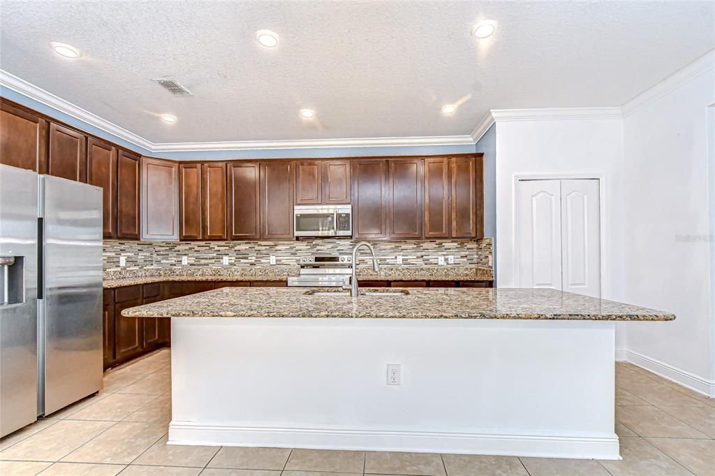 For Sale: $365,000 (4 beds, 2 baths, 2161 Square Feet)