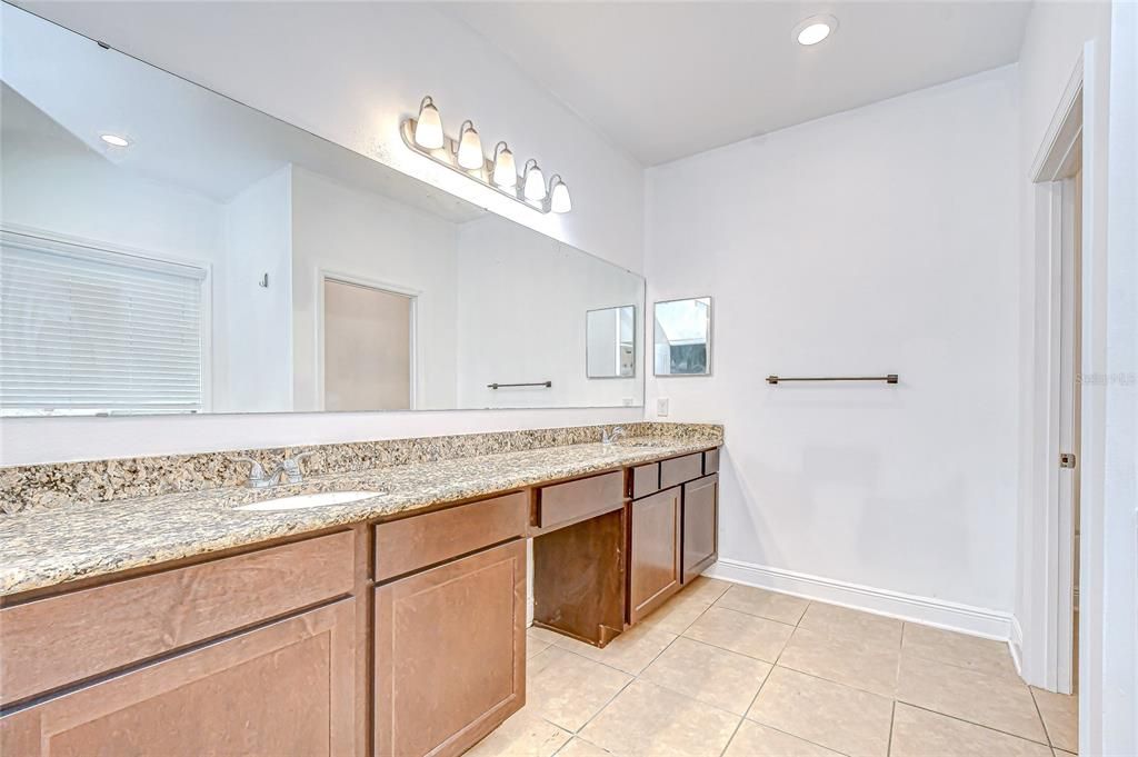 For Sale: $365,000 (4 beds, 2 baths, 2161 Square Feet)