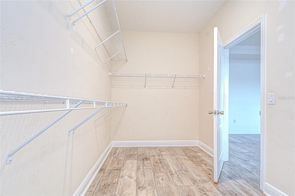 For Sale: $365,000 (4 beds, 2 baths, 2161 Square Feet)