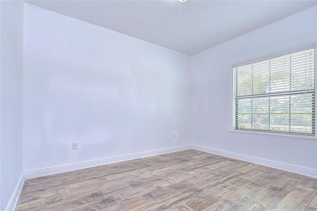 For Sale: $365,000 (4 beds, 2 baths, 2161 Square Feet)