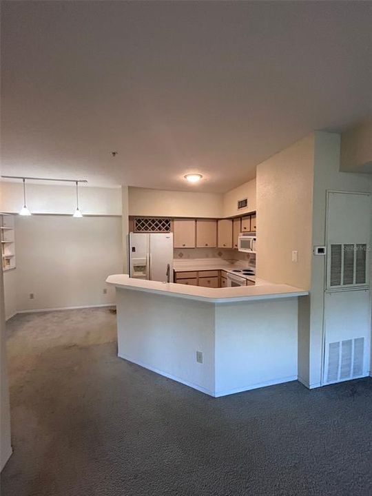 出租: $1,150 (1 贝兹, 1 浴室, 767 平方英尺)