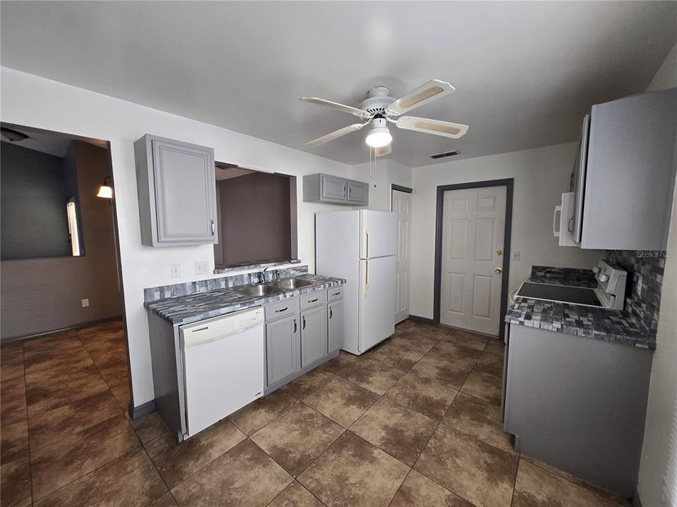 For Rent: $2,000 (3 beds, 2 baths, 1330 Square Feet)