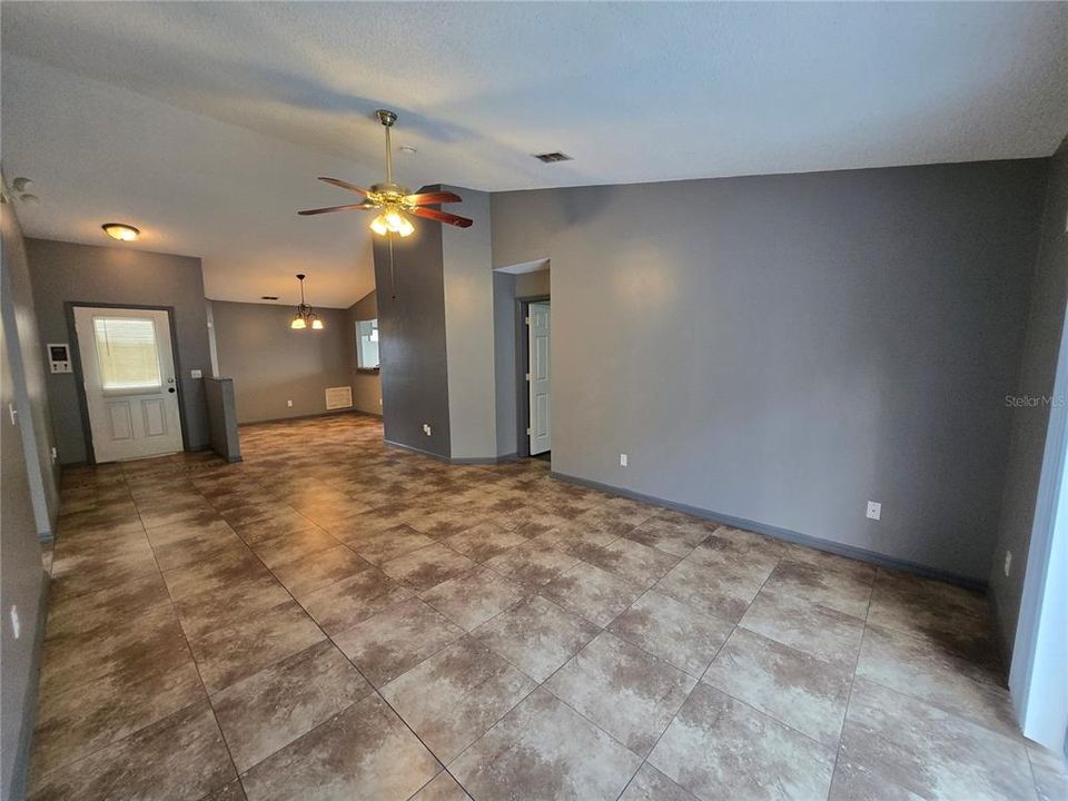 For Rent: $2,000 (3 beds, 2 baths, 1330 Square Feet)