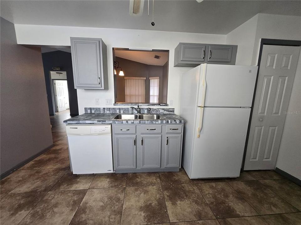 For Rent: $2,000 (3 beds, 2 baths, 1330 Square Feet)