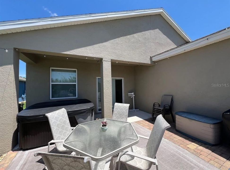 Active With Contract: $350,000 (3 beds, 2 baths, 1952 Square Feet)