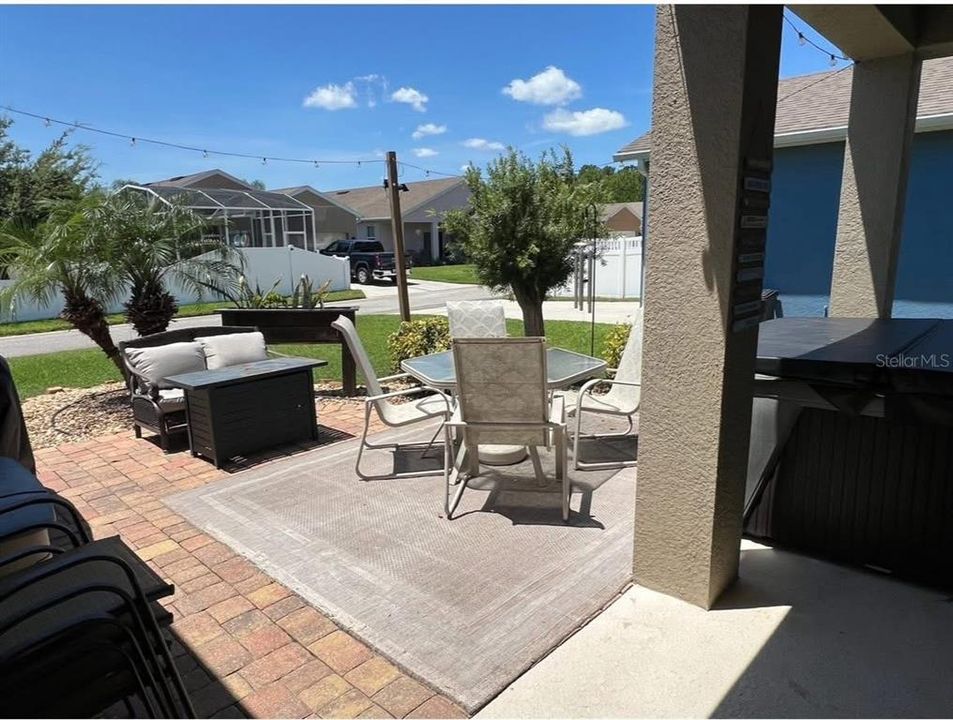 Active With Contract: $350,000 (3 beds, 2 baths, 1952 Square Feet)