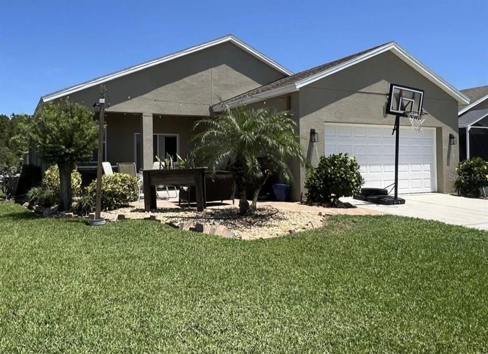 Active With Contract: $350,000 (3 beds, 2 baths, 1952 Square Feet)