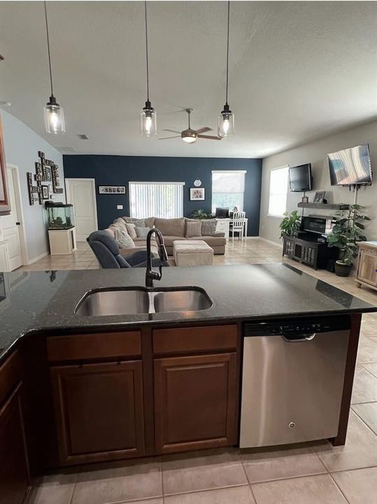 Active With Contract: $350,000 (3 beds, 2 baths, 1952 Square Feet)