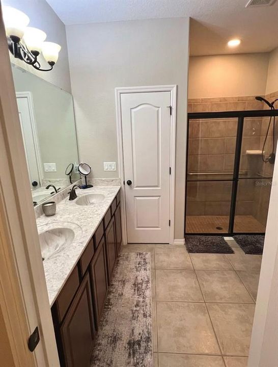 Active With Contract: $350,000 (3 beds, 2 baths, 1952 Square Feet)