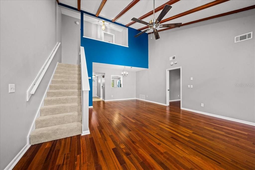 For Sale: $220,000 (2 beds, 2 baths, 1354 Square Feet)