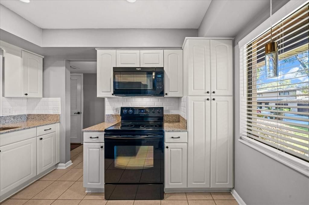 For Sale: $220,000 (2 beds, 2 baths, 1354 Square Feet)