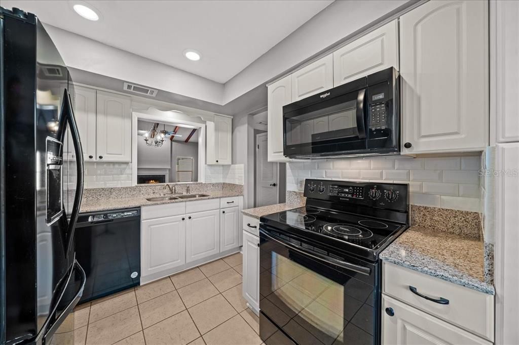 For Sale: $220,000 (2 beds, 2 baths, 1354 Square Feet)