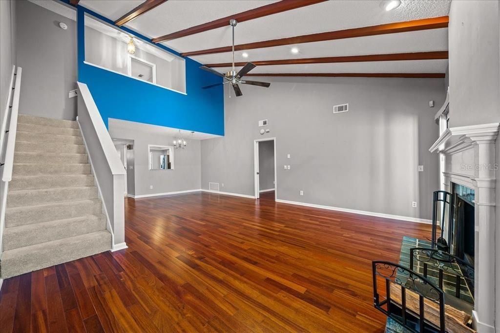 For Sale: $220,000 (2 beds, 2 baths, 1354 Square Feet)