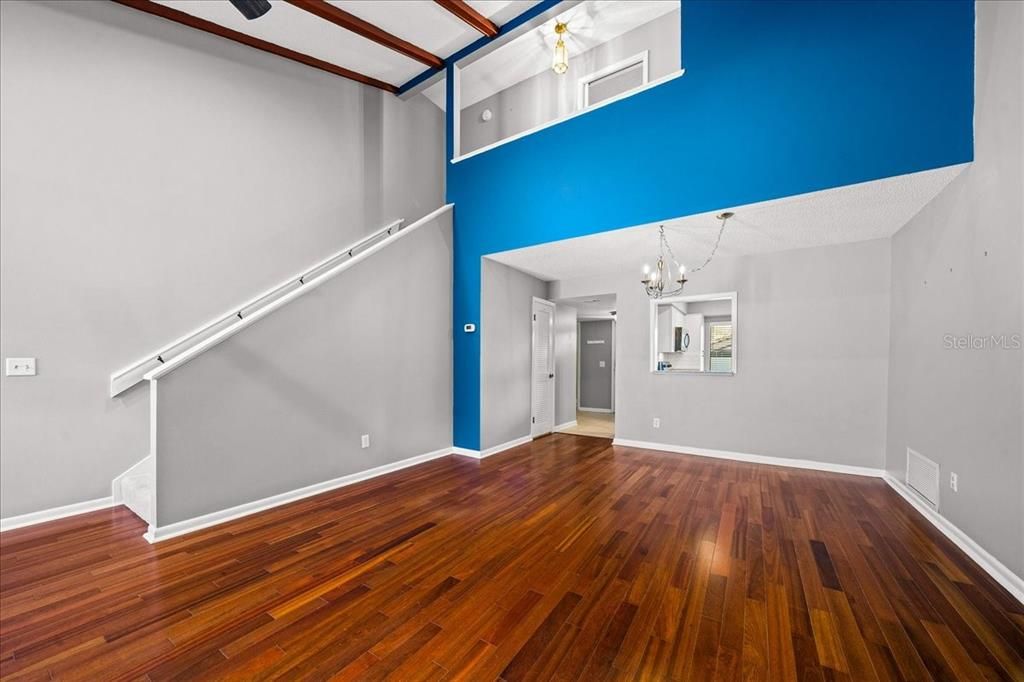 For Sale: $220,000 (2 beds, 2 baths, 1354 Square Feet)