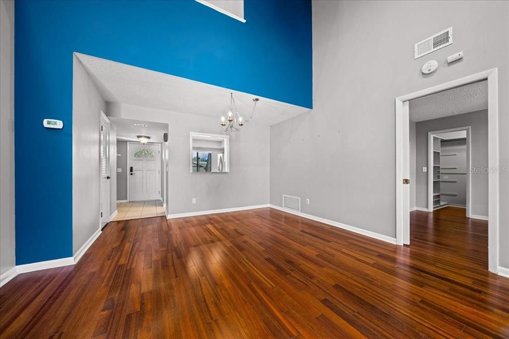 For Sale: $220,000 (2 beds, 2 baths, 1354 Square Feet)