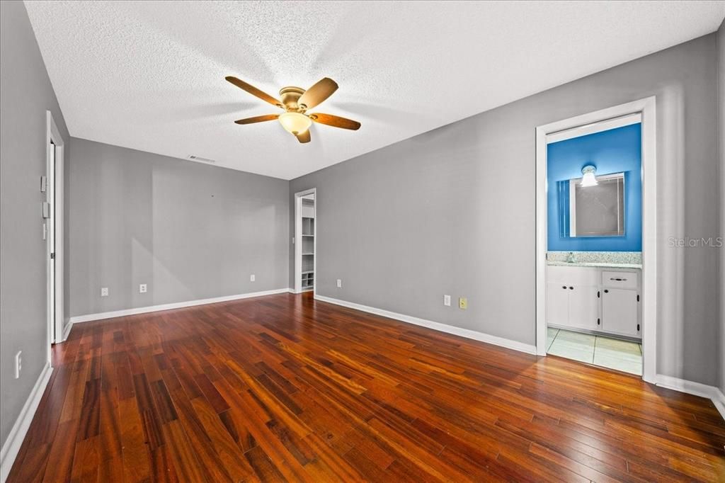 For Sale: $220,000 (2 beds, 2 baths, 1354 Square Feet)