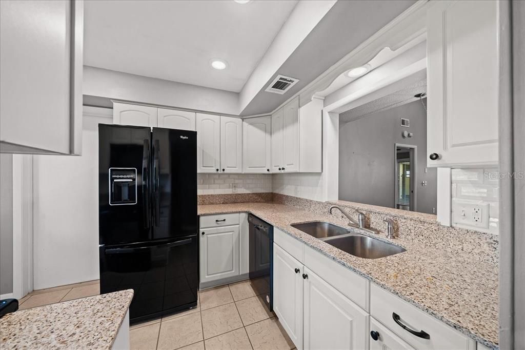 For Sale: $220,000 (2 beds, 2 baths, 1354 Square Feet)