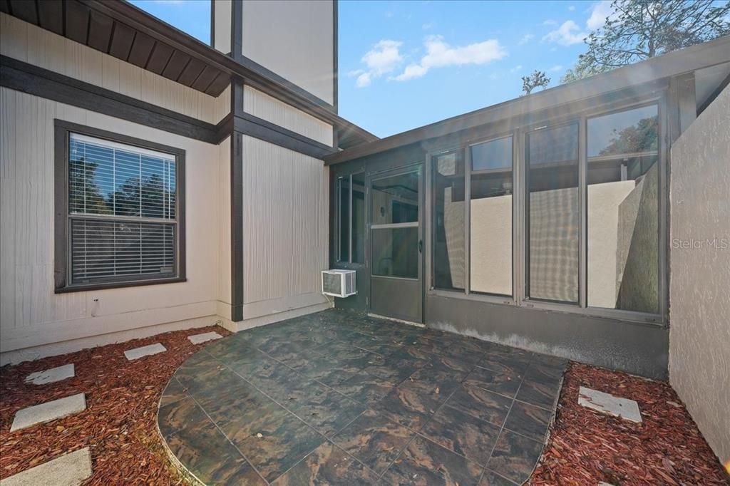 For Sale: $220,000 (2 beds, 2 baths, 1354 Square Feet)