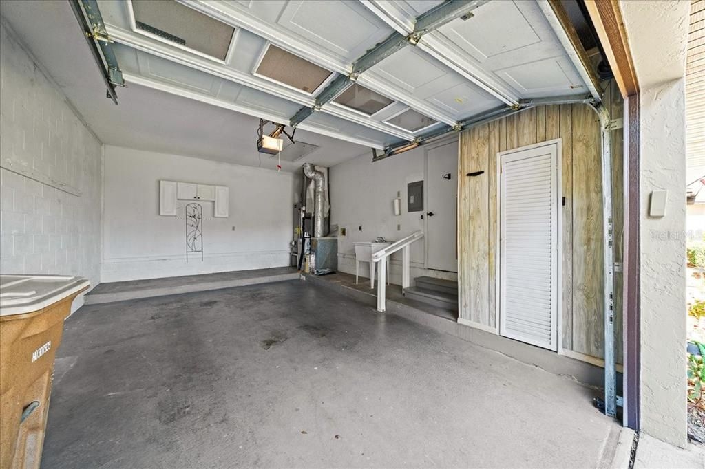 For Sale: $220,000 (2 beds, 2 baths, 1354 Square Feet)