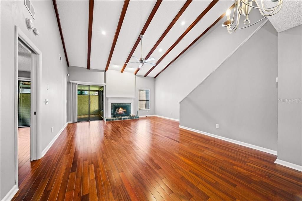 For Sale: $220,000 (2 beds, 2 baths, 1354 Square Feet)