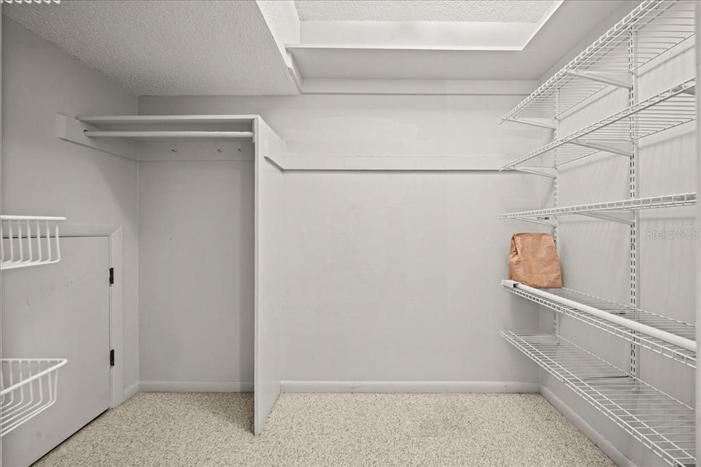 For Sale: $220,000 (2 beds, 2 baths, 1354 Square Feet)