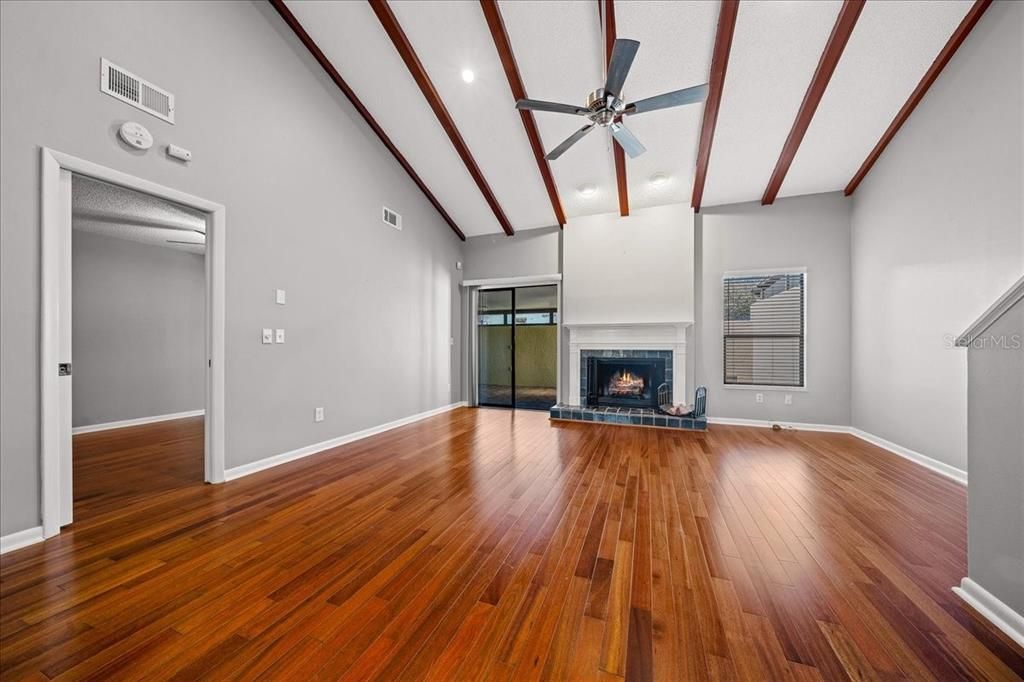 For Sale: $220,000 (2 beds, 2 baths, 1354 Square Feet)