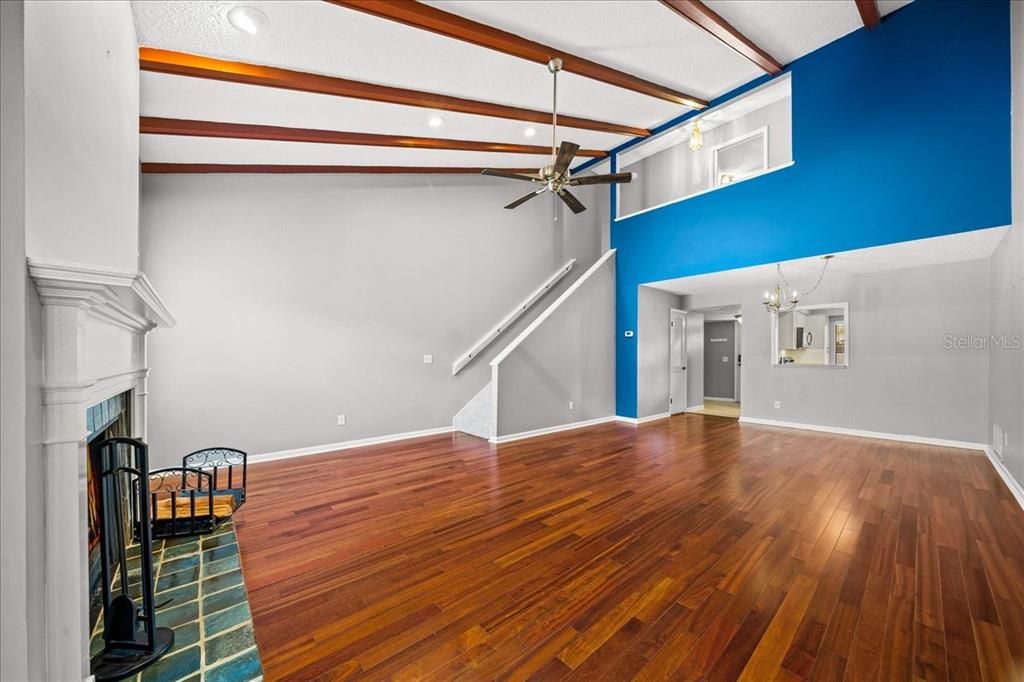 For Sale: $220,000 (2 beds, 2 baths, 1354 Square Feet)