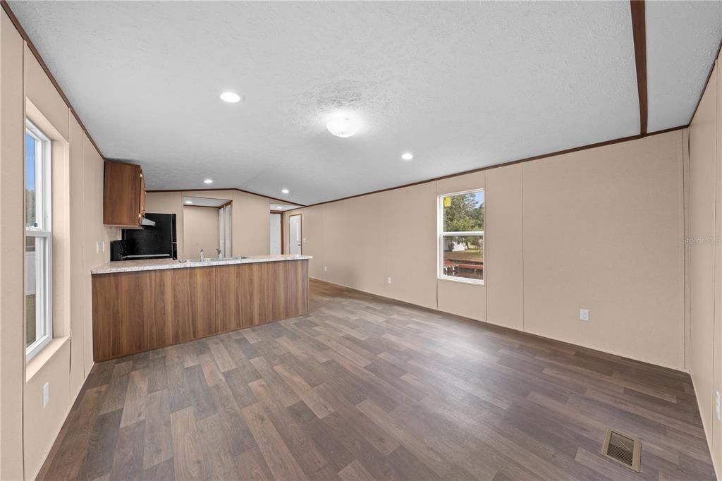 待售: $215,000 (3 贝兹, 2 浴室, 902 平方英尺)