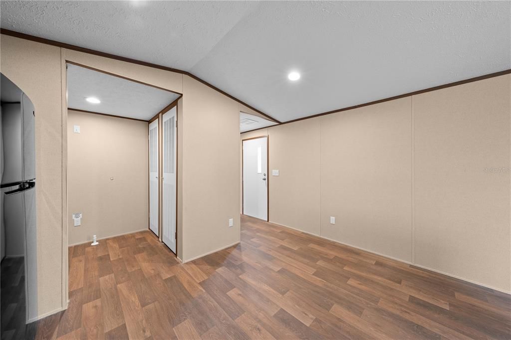 待售: $215,000 (3 贝兹, 2 浴室, 902 平方英尺)