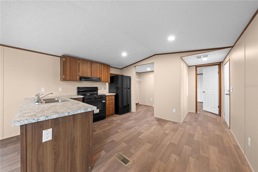 待售: $215,000 (3 贝兹, 2 浴室, 902 平方英尺)