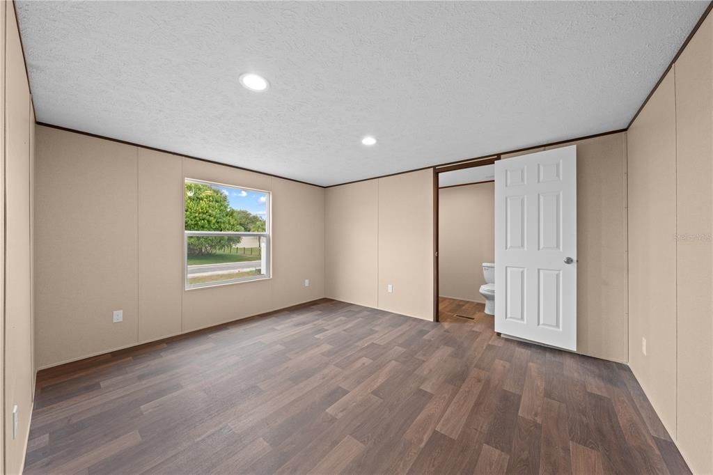 待售: $215,000 (3 贝兹, 2 浴室, 902 平方英尺)