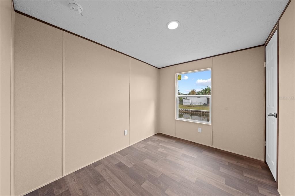 待售: $215,000 (3 贝兹, 2 浴室, 902 平方英尺)