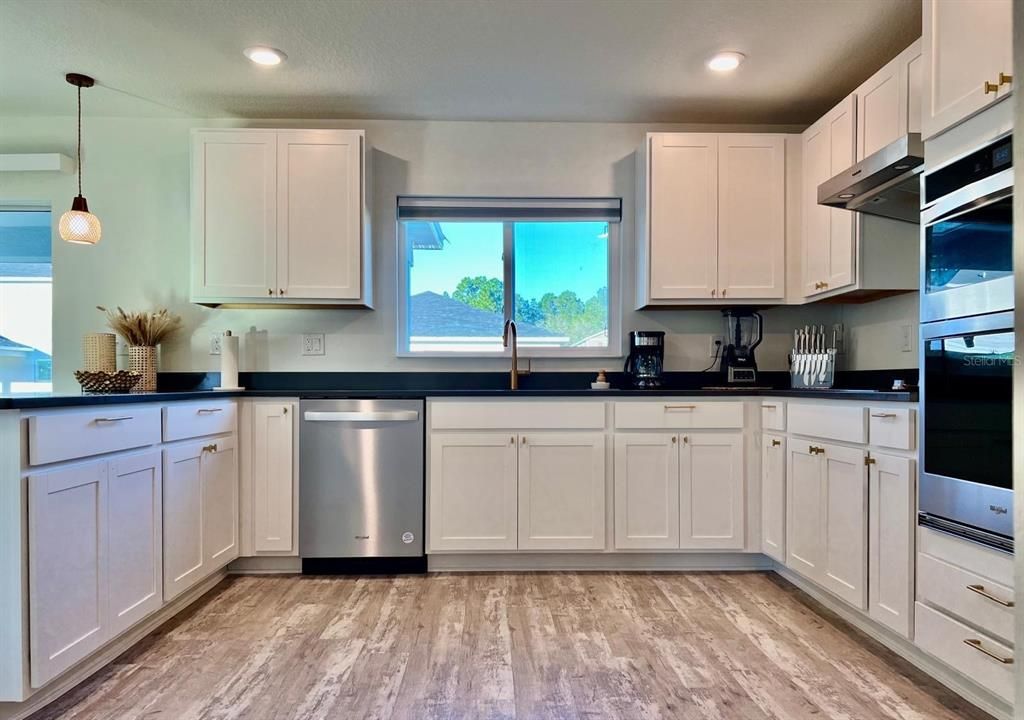 В аренду: $2,500 (3 спален, 2 ванн, 2133 Квадратных фут)