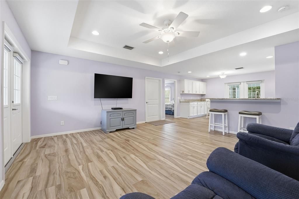 На продажу: $524,900 (5 спален, 3 ванн, 2200 Квадратных фут)