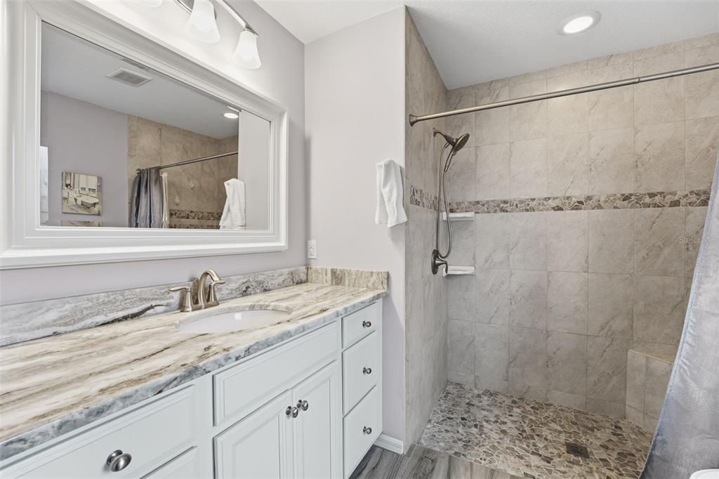 На продажу: $524,900 (5 спален, 3 ванн, 2200 Квадратных фут)